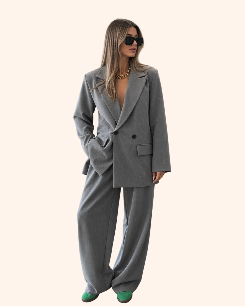 Look Boutique Giu en tailleur gris