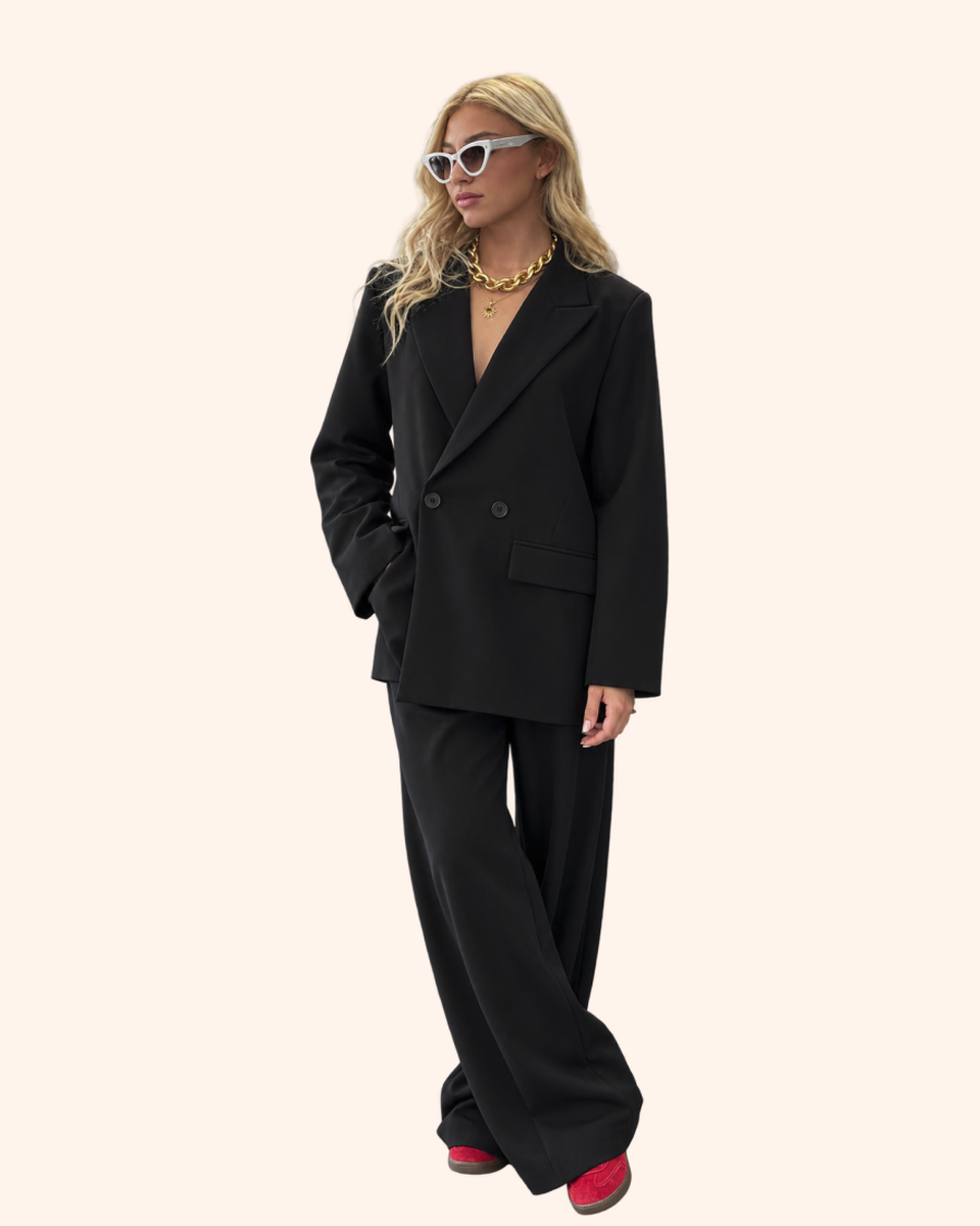 Look Boutique Giu en tailleur noir
